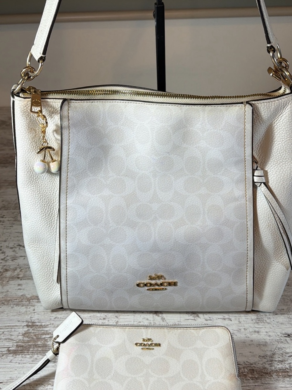 Coach White Signature Leather Shoulder Bag with Matching Wristlet